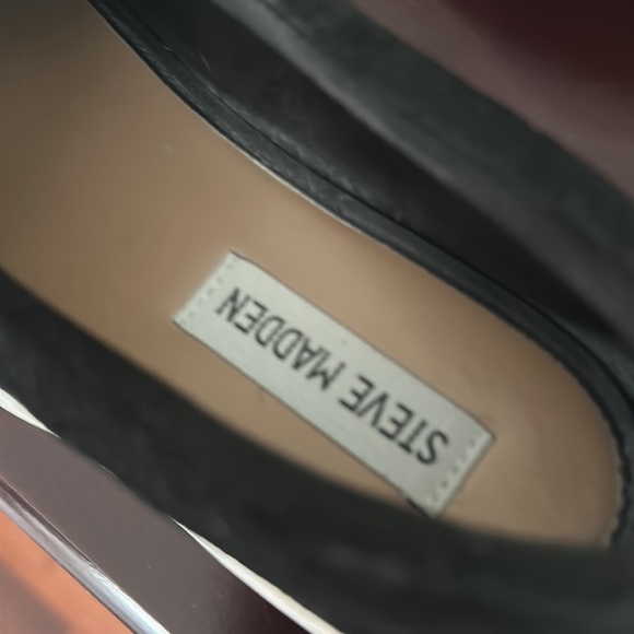 Gorgeous Steve Madden black sneakers.  So fun!! Size 5.5.  Excellent condition! - Picture 5 of 7